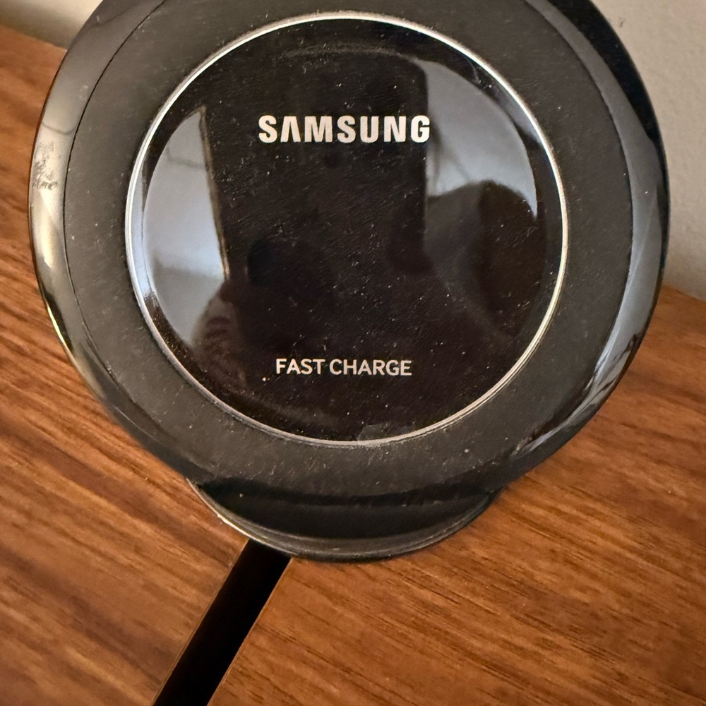Fast Wireless Charger - Picture 3 of 4